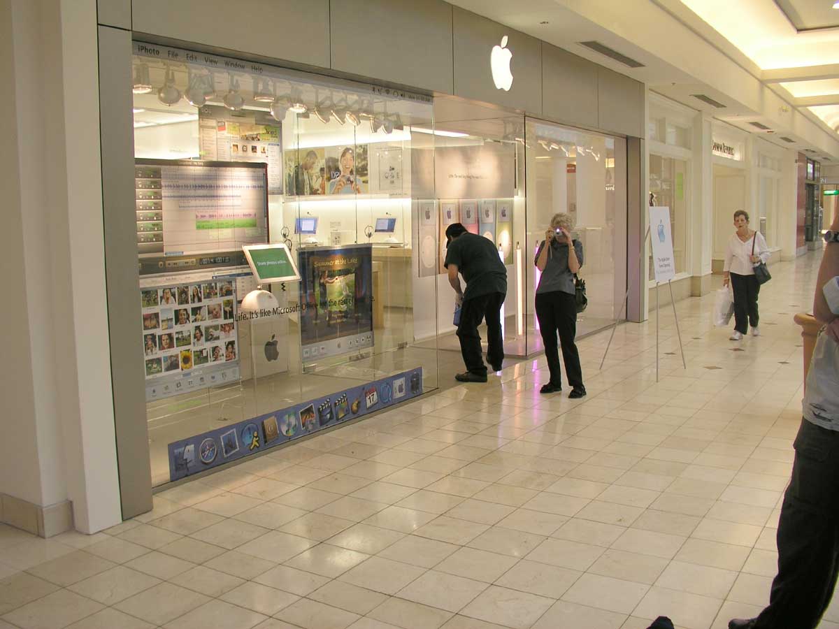 Apple cheap montgomery mall