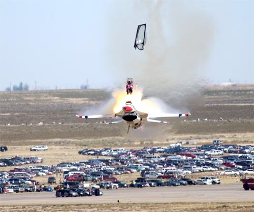 Thunderbird pilot ejects from F-16